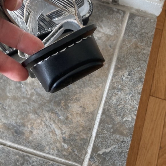 Like New! Alegria Vienna Grey Silver Cream Velcro Sandals 10/40 - Picture 6 of 11